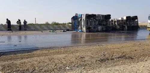 [فيديو وصور] انقلاب شاحنة ديزل في كوبري راس تنورة