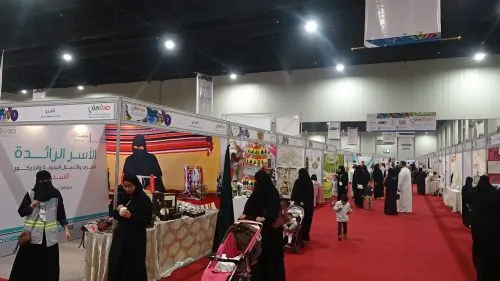 من “دوم” أبو عريش إلى “خوص” القطيف.. ثقافات سعودية تتقاطع في “صنعتي”