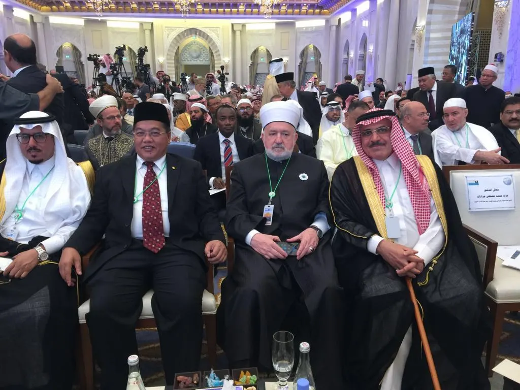 [تحديث] نصر الله يشارك في مؤتمر الوحدة الإسلامية ويستشهد بتجربة كاشف الغطاء والحسيني