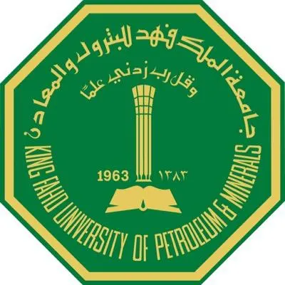 طالب جامعة الملك فهد مهندس على وشك التخرج في العمارة