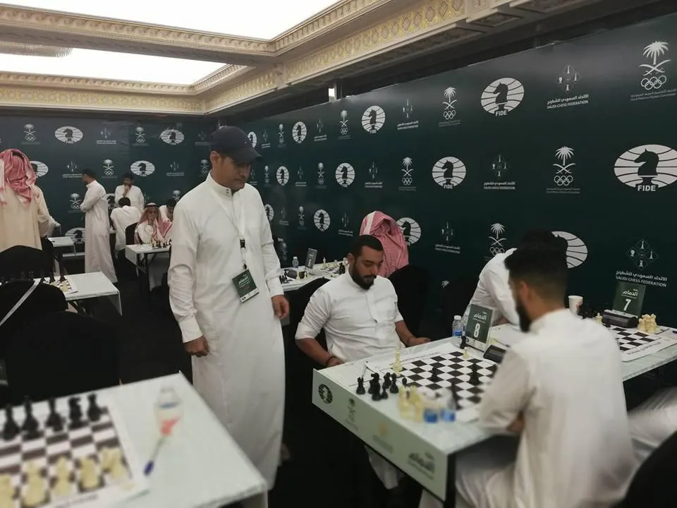 حكم الشطرنج السعودي عبدالواحد المخامل.. بدأ من مجلة أطفال