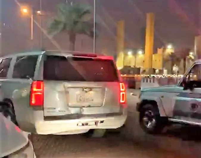 تعدّى على دورية مرور.. ووثّق فيديو ضدّ نفسه في “سناب شات”