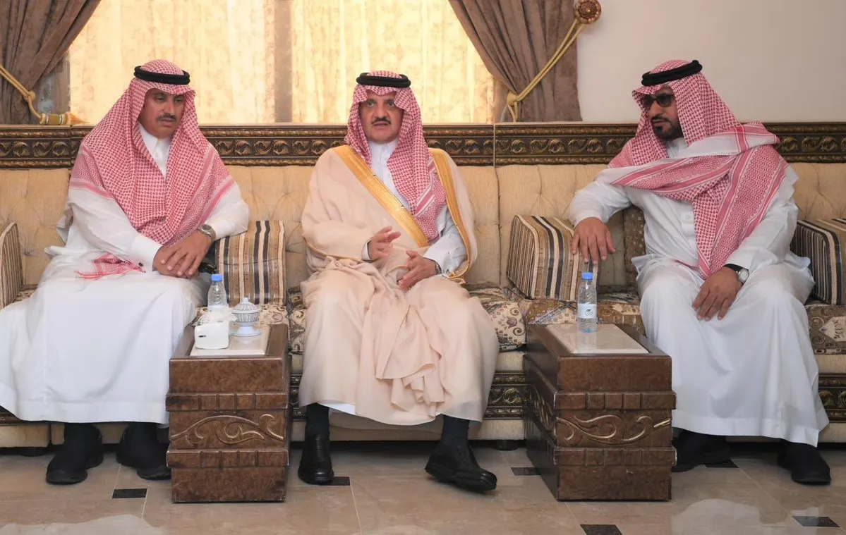 الأمير سعود بن نايف يعزي أسرة الصفيان في وفاة والدتهم