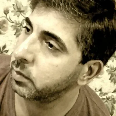 “حسن” في منزل الزميل نصر المشيخص