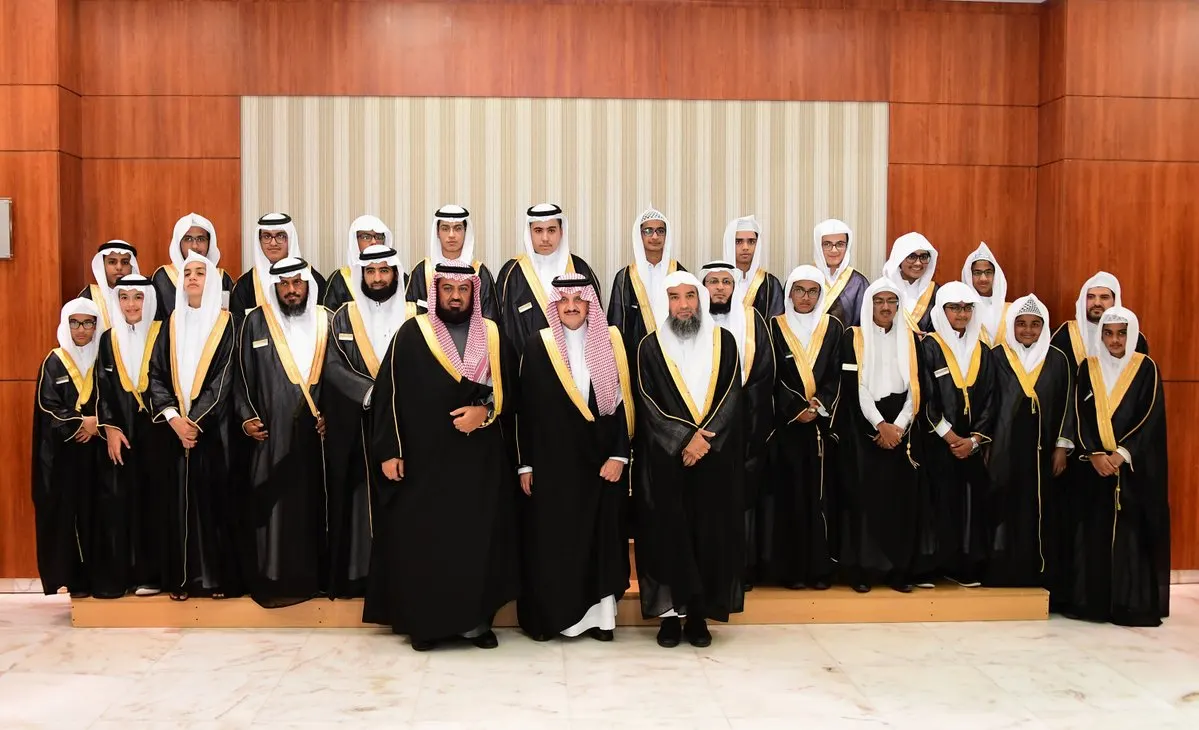 أمير الشرقية مكرماً 71 حافظاً وحافظة: هنيئاً لكم هذا الفضل.. وكونوا قدوةً لغيرِكم في وسطيتكم واعتدالكم