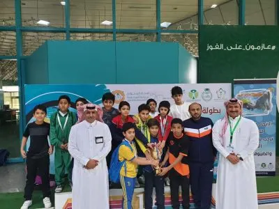 ضرار بن الأزور تختطف كأس بطولة المدارس في السباحة