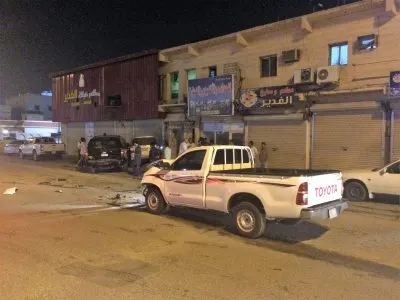 خاف على جدّته.. فحطّم سيارتين.. والجدة بخير..!