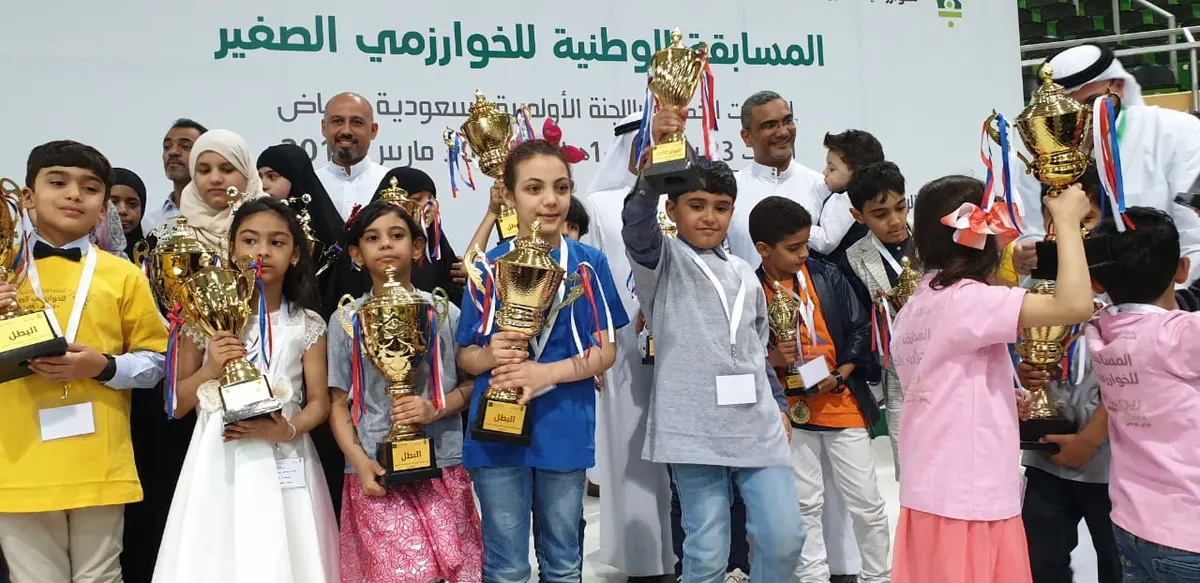 [أسماء وصور] “الخوارزمي الصغير” يُوصل 12 طالباً من القطيف إلى نهائيات بانكوك