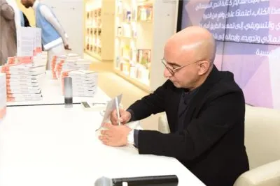غسان الخنيزي يستجيب للمطالب.. ويترجم “إنقاذ قطة” إلى العربية