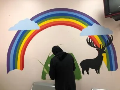[صفوى] جداريات “عبير” و “لُجين” ترحب بمراجعي “صحّي الفارابي”