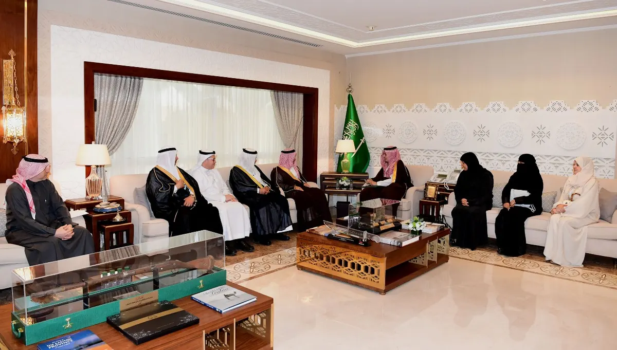 وفد عوّامي يزور إمارة الشرقية لشكر الأمير أحمد بن فهد بن سلمان