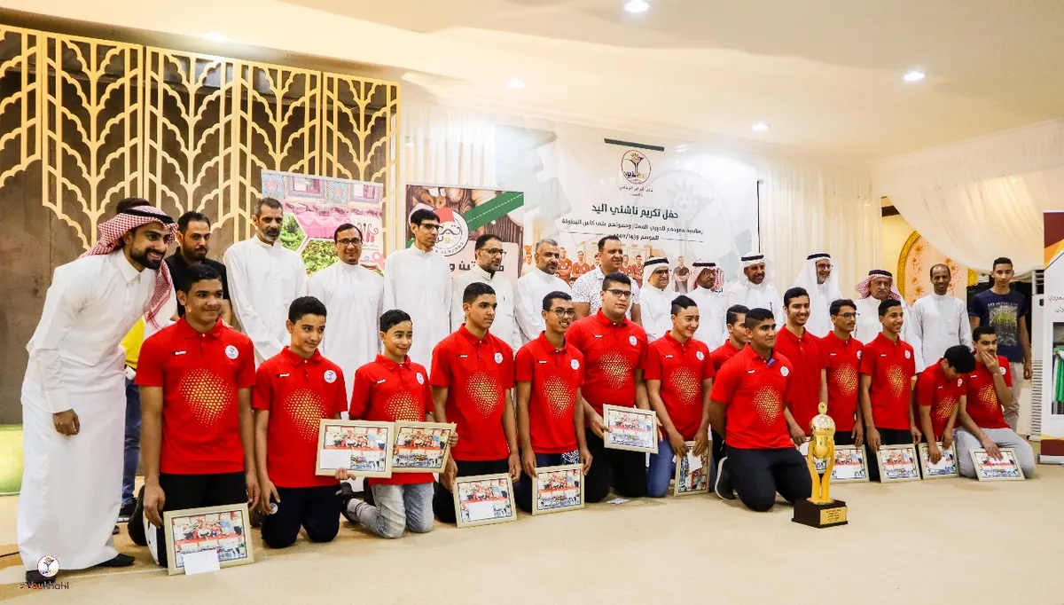 رؤساء وأعضاء مجالس الإدارات...قدامى اليد...لاعبو الشاطئ والبدر ليلة وفاء في الترجي تكرم ١٥٠ شخصية قطيفية