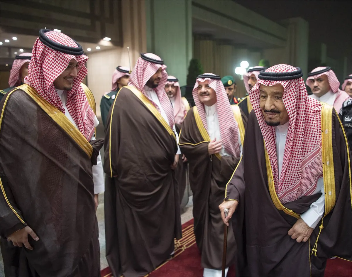 [صور] الملك يسقبل الأمراء وكبار شخصيات المنطقة الشرقية