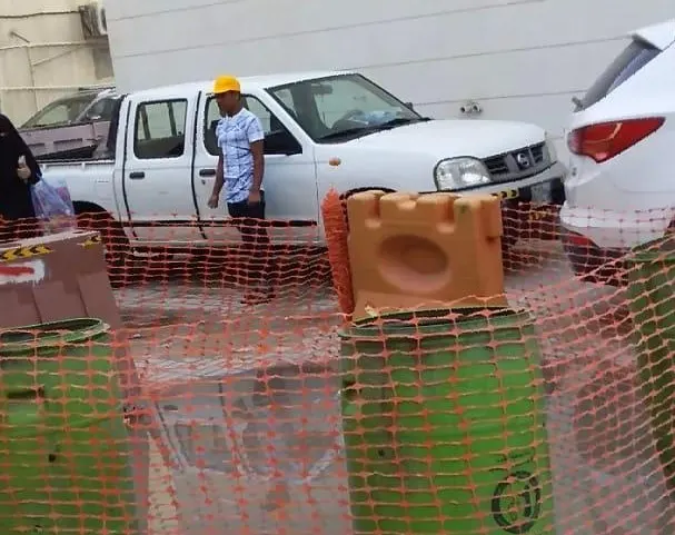 [القديح] البلدية تعزل محيط عين “السدرة” بعد تجمّع مياه في موقعها