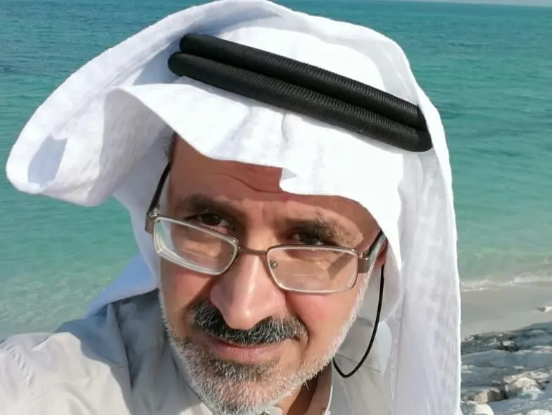 الدبيسي يحصل على البكالوريوس بعد التقاعد.. ويقول للآخرين “ما راحت عليكم”..!