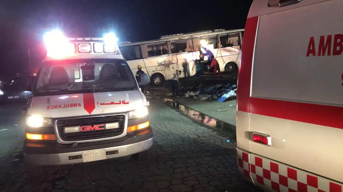 طريق مكة.. انقلاب حافلة يخلف 52 إصابة.. بينها 6 حالات حرجة