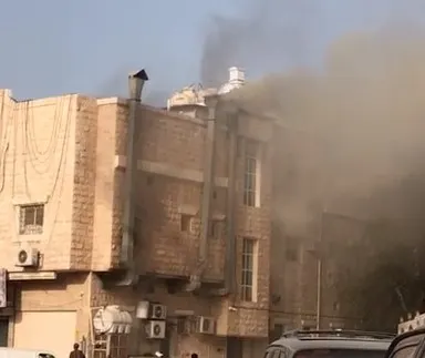 [عاجل] مدني القطيف يُخمد حريق مطعم في الجارودية