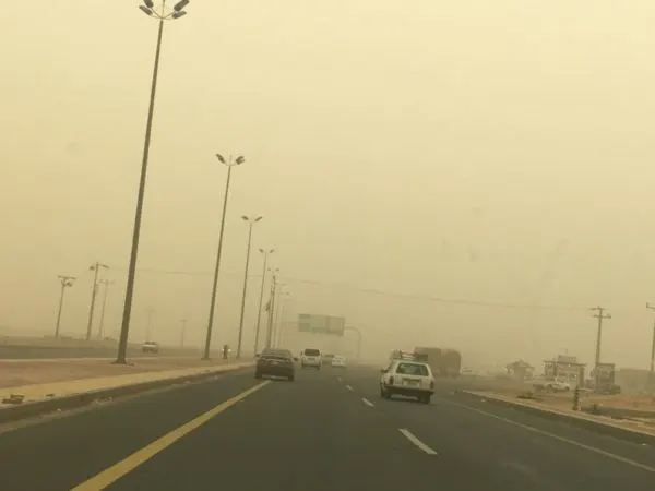 يوم من الغبار على القطيف ومدن الشرقية.. يستمر 7 ساعات