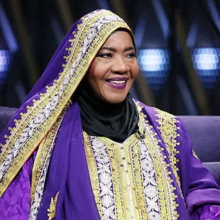 أيام العيد.. أم هلال وأمينة القفّاص في أم الحمام