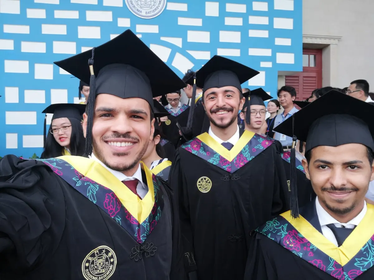 [الجش] عيسى المنصور يعود من الصين مهندساً كيميائياً