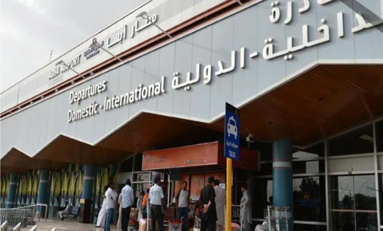 بينهم نساء وأطفال.. مقذوف حوثي يُصيب 26 مدنياً في مطار أبها الدولي