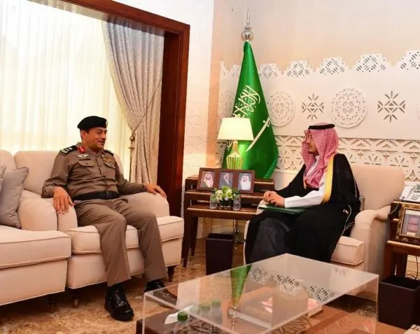 نائب أمير الشرقية يهنئ مدير شرطة الدمام على الترقية