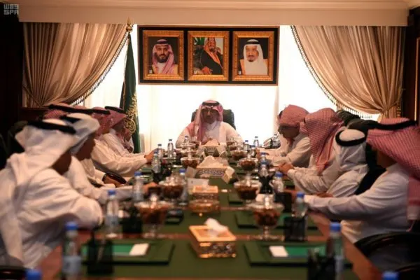 وزير الإعلام لقيادات الصحف: تحوّلوا إليكترونياً ونوّعوا دخلكم