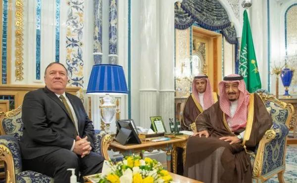 الملك يبحث مستجدات أحداث المنطقة مع وزير الخارجية الأمريكي
