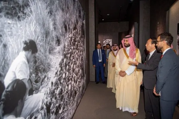 ولي العهد يرى “هيروشيما” قبل القصف النووي وبعده