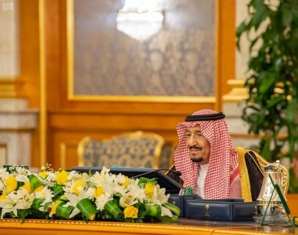 مجلس الوزراء يدعو العالم للقيام بمسؤولياته في تأمين حركة الملاحة بالممرات الدولية