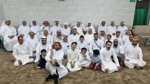 سيهات.. معايدة أسرة المسكين