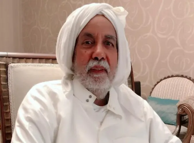 الغذّامي يسبق الـ “فيس آبيّين” ويظهر في صورة “شايب” حقيقي…!