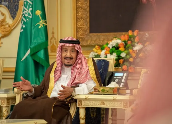 في جدة.. الملك يستقبل الأمراء والعلماء والمواطنين