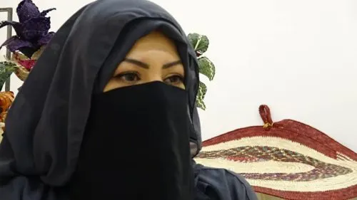 [فيديو وصور] معصومة حمدان.. سيدة الخوص.. الورد