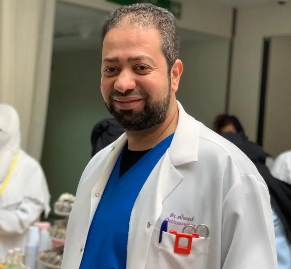 [صور] الدكتور آل صفر يُنقذ “عرقوب” شاب رياضي.. ويستعيد إصبعاً مبتوراً