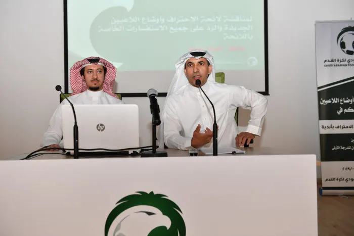 رئيس اتحاد القدم يطالب بتعيين محام للأندية