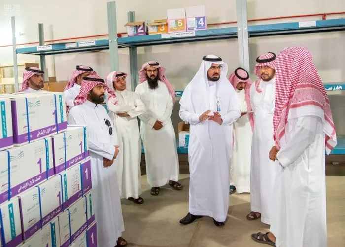 في سيهات.. مدرسة تُوصل كتب الطلاب إلى منازلهم.. قبل الدراسة