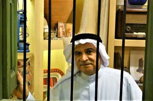 أسّس أول مكتبة في العوامية.. المرهون يُهندس الحنين الشخصي في متحف