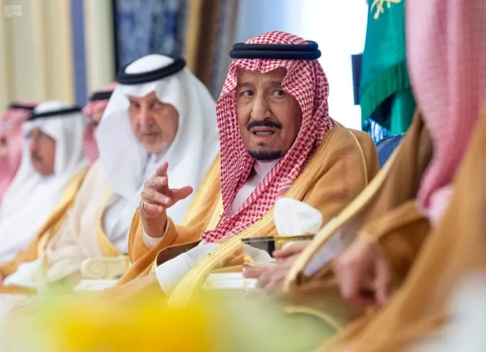 خادم الحرمين يستقبل أصحاب السمو الأمراء والفضيلة العلماء والمواطنين
