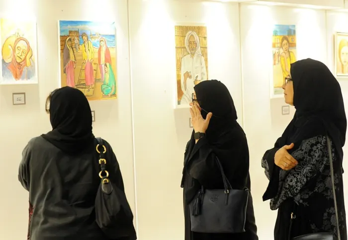 45 نافذة تكشف عن التجربة الفنية للراحلة زكية الدبيخي