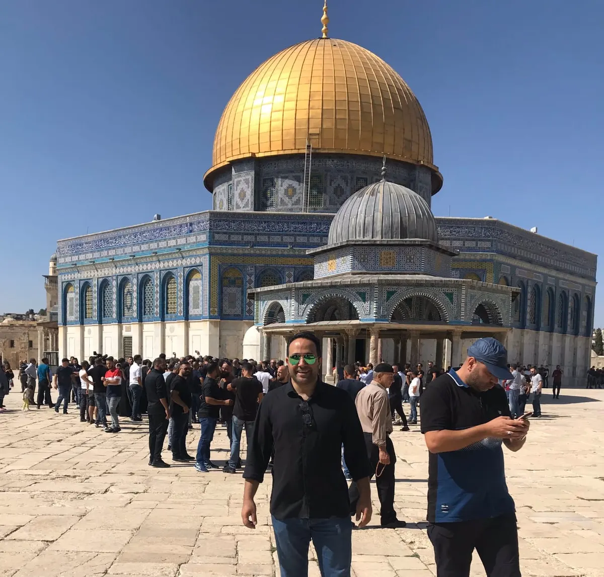 النصر والصادق ولاجامي والرضوان.. جمعهم مسجد “الخليج”.. والمسجد الأٌقصى
