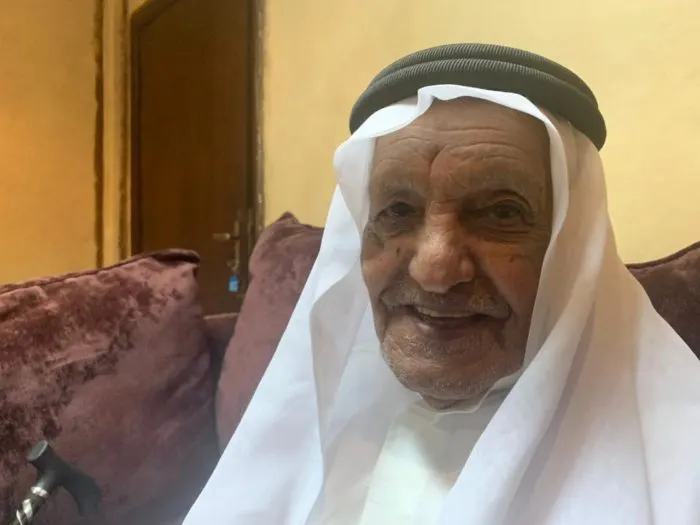 [فيديو] الراحل خليل الذوادي يروي لـ “صُبرة” سيرة 100 عام مع البحر