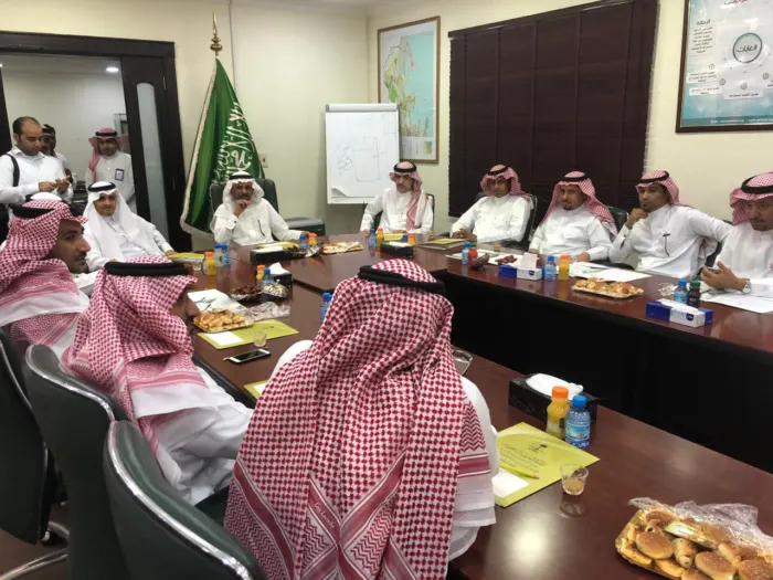 وفد من الرس وقلوة يطلع على تجربة بلدي القطيف في توفير الخدمات
