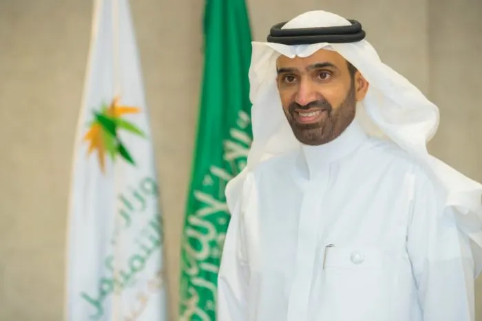 تعمُّد الخلوة سلوك يستوجب عقاب وزارة العمل