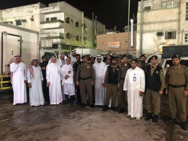 بعد البلدية.. مكتب العمل والشرطة يداهمان سوق الأسماك.. والنتيجة: 30 مخالفاً