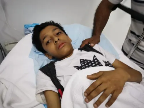 [فيديو وصور] تصادم “دينّا” و “إمبريتّا” ينتهي بإصابة طفلين في سيهات