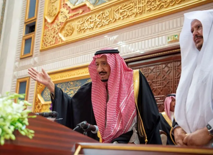 شهداء الواجب ضربوا أروع الأمثلة في التضحية.. وأسرهم محلّ رعايتنا الملك يخاطب الشعب من منصّة الشورى: صامدون منذ 300 عام وقادرون على تجاوز التحديات