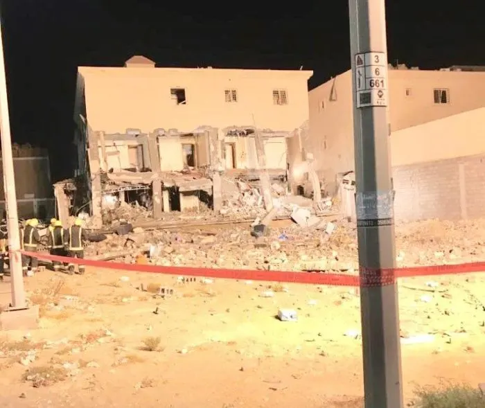 13 إصابة في انهيار مبنى سكني بفاخرية بالدمام