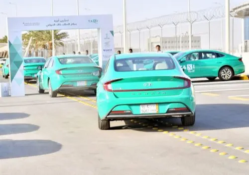 اليوم.. “التكاسي” الخضراء دخلت الخدمة فعلياً.. على يد وزير النقل