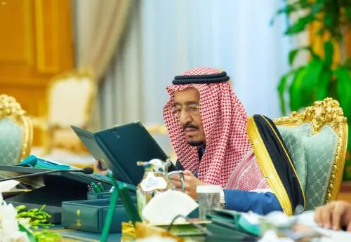 مجلس الوزراء: لا يجوز للمواطن حمل وسام أجنبي في المناسبات الوطنية